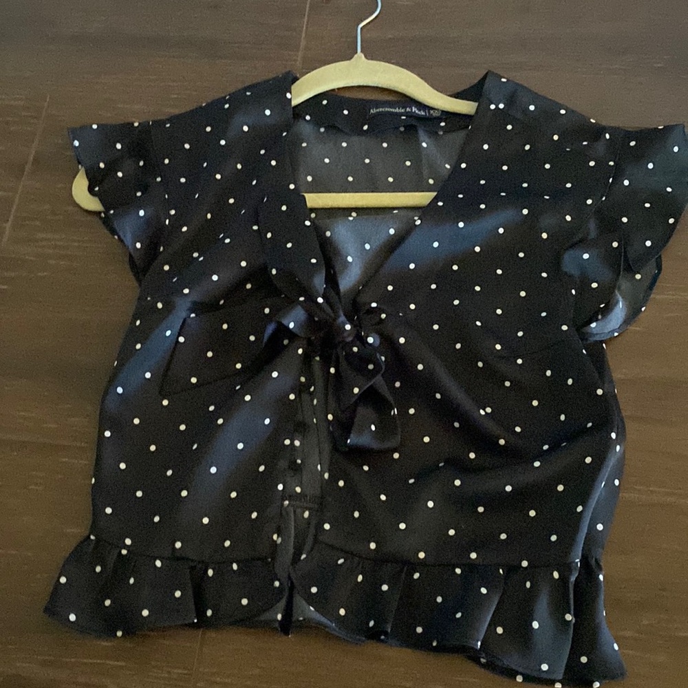 front tie polka dot abercrombie crop top